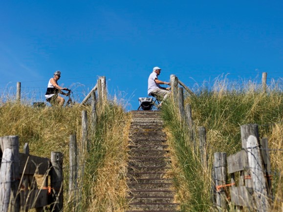 Mensen op de dijk